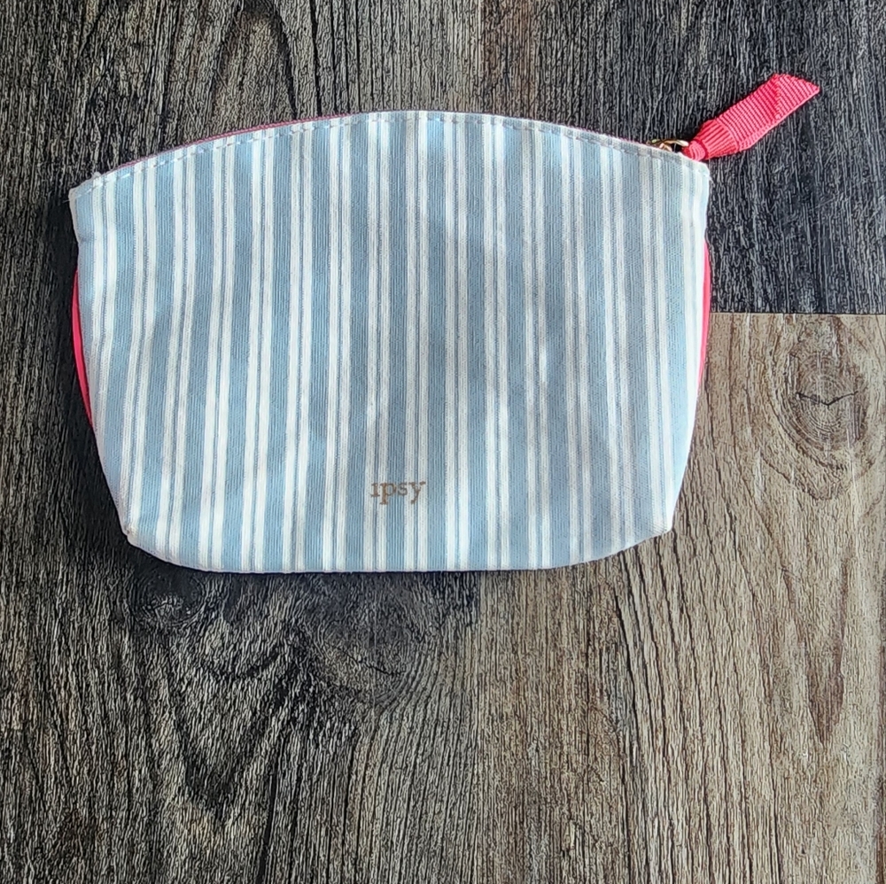 Empty Blue and White Ipsy Small Cosmetics Bag with Red zipper pull